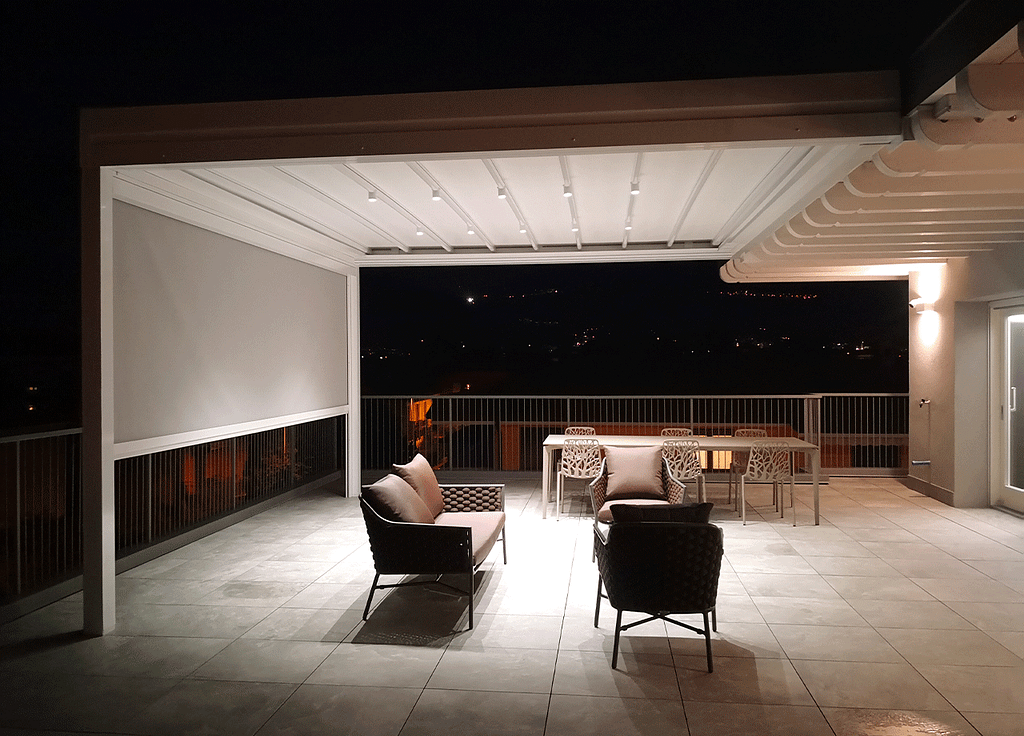Pergola-orizzontale-con-faretti-dimmerabili-e-zip-frontale-modificato